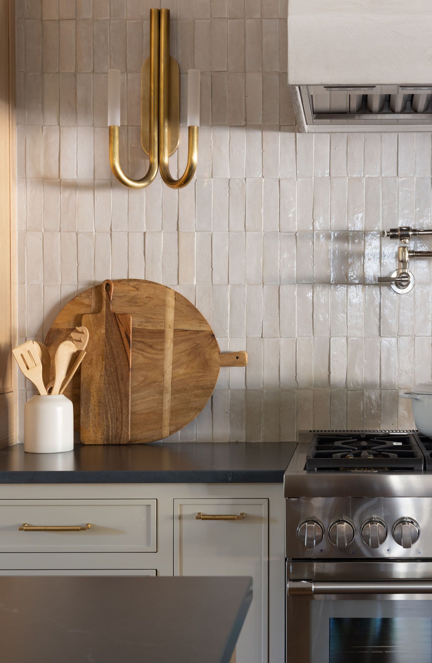 Creative Ideas to Transform Your
Kitchen with a Stunning Backsplash