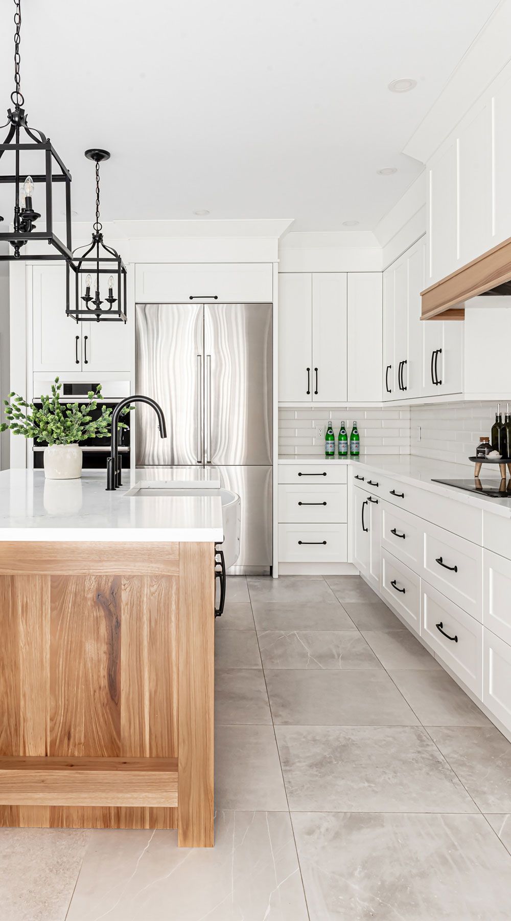 Stunning White Kitchen Ideas to
Brighten Up Your Space