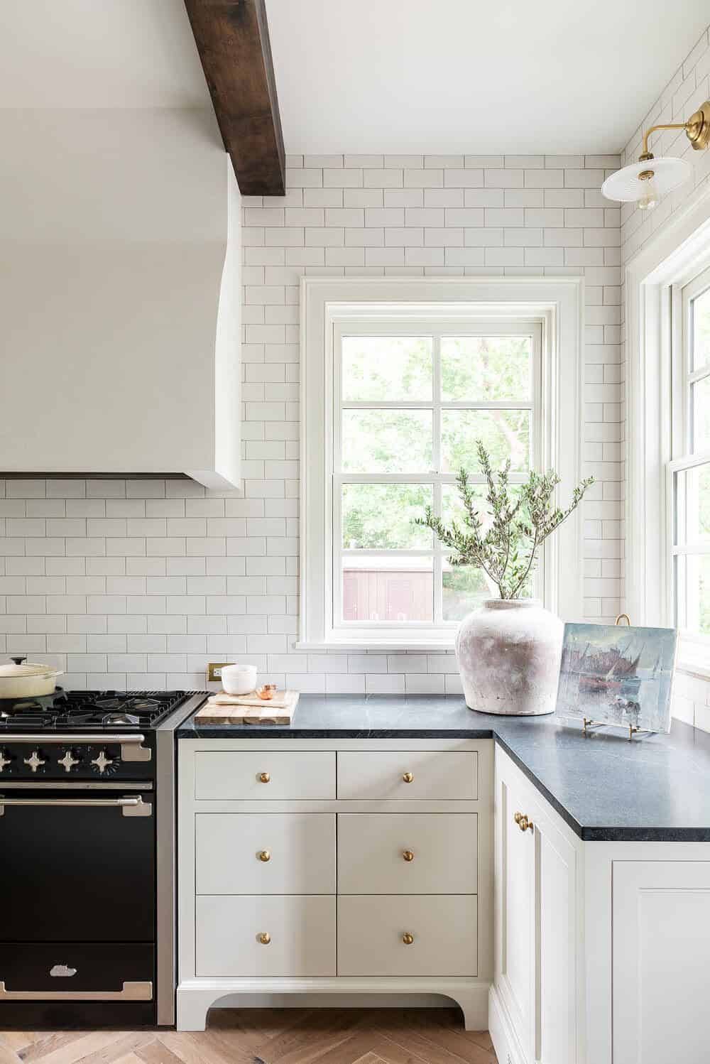 The Timeless Elegance of White Kitchen Cabinets