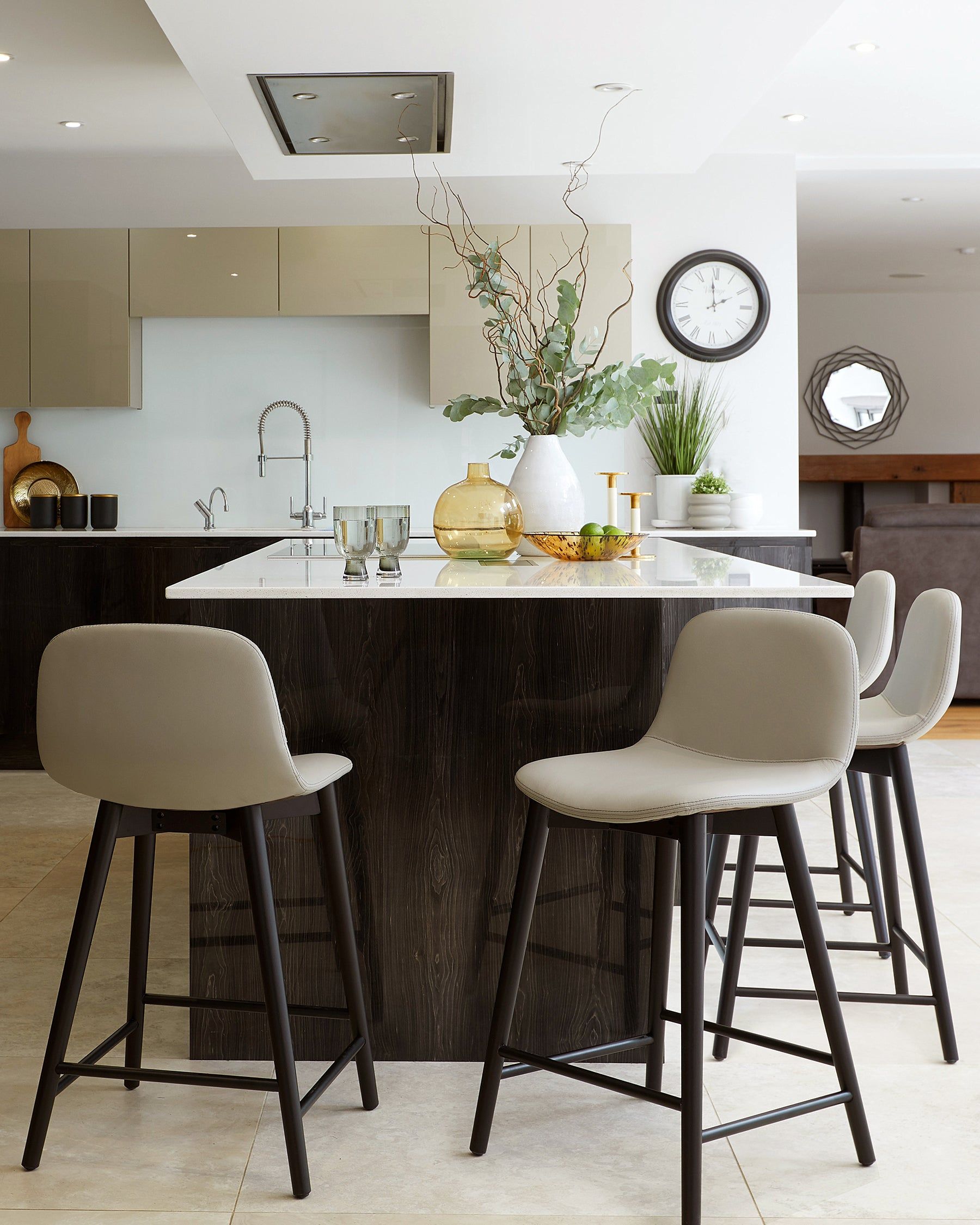 The Ultimate Guide to Choosing the Perfect Kitchen Bar Stools for Your Home