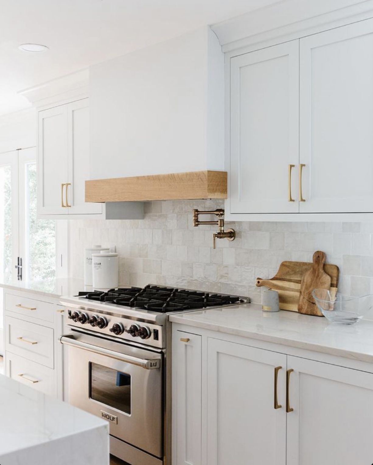 Transform Your Kitchen with a Stunning Tile Backsplash