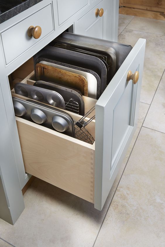 Maximizing Space: Small Kitchen Organization Tips for Efficiency and Style