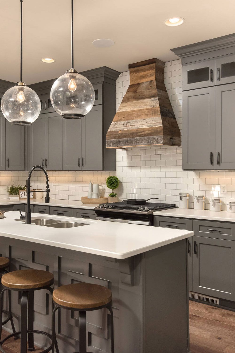 50 Shades of Gray: Stunning Kitchen Ideas
for a Sophisticated Space