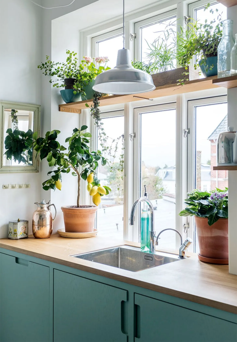 A Guide to Choosing the Perfect Kitchen Window for Your Home