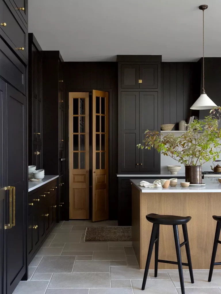 black kitchen cabinets