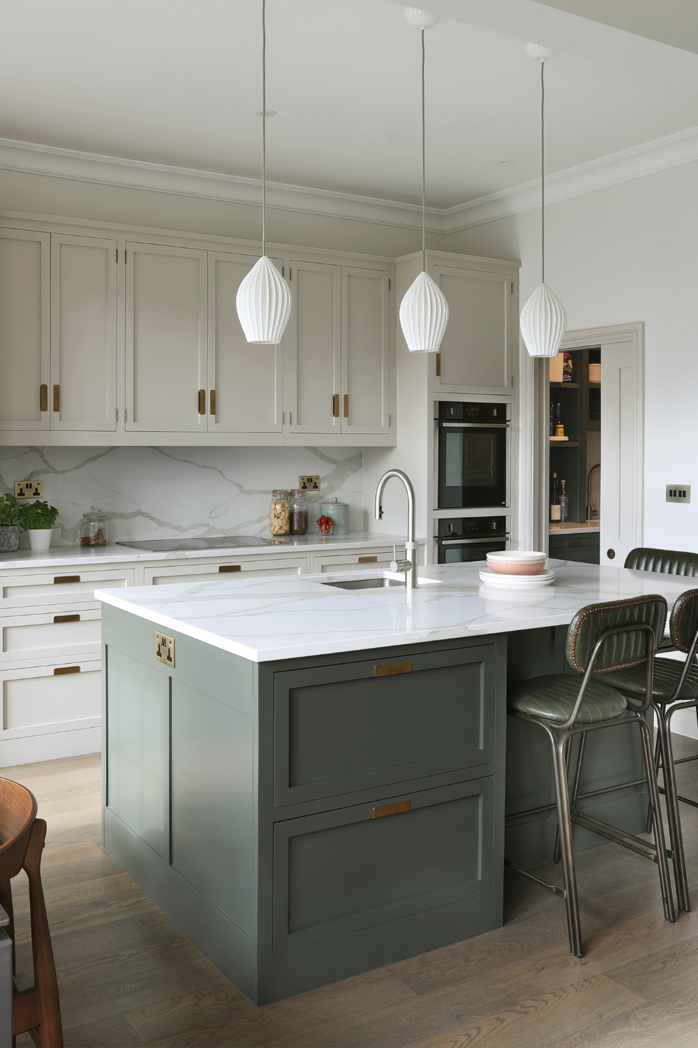 Choosing the Perfect Kitchen Worktop: A Guide to Finding the Ideal Surface for Your Cooking Space