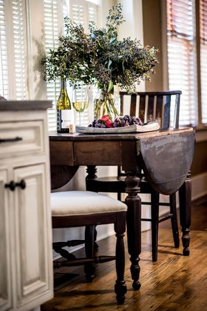 Compact Comfort: The Benefits of a Small Kitchen Table