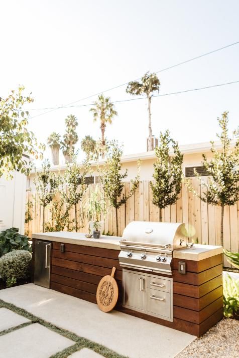 Creating the Perfect Outdoor Oasis: Tips for Designing Your Dream Outdoor Kitchen