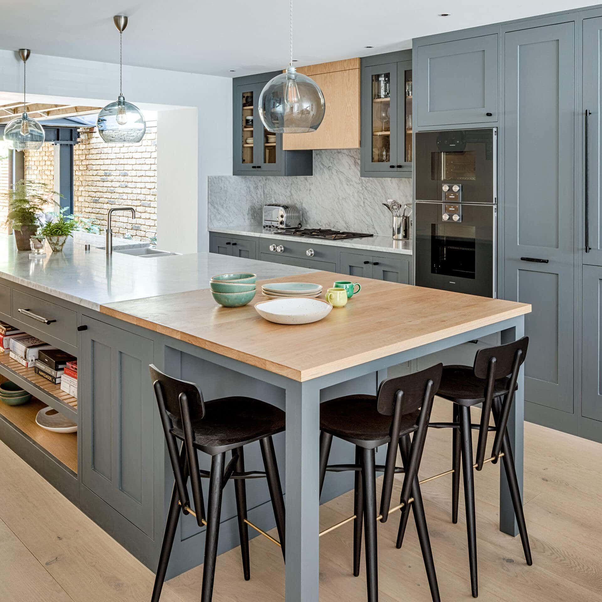 Discover the Benefits of a Kitchen Island with Seating