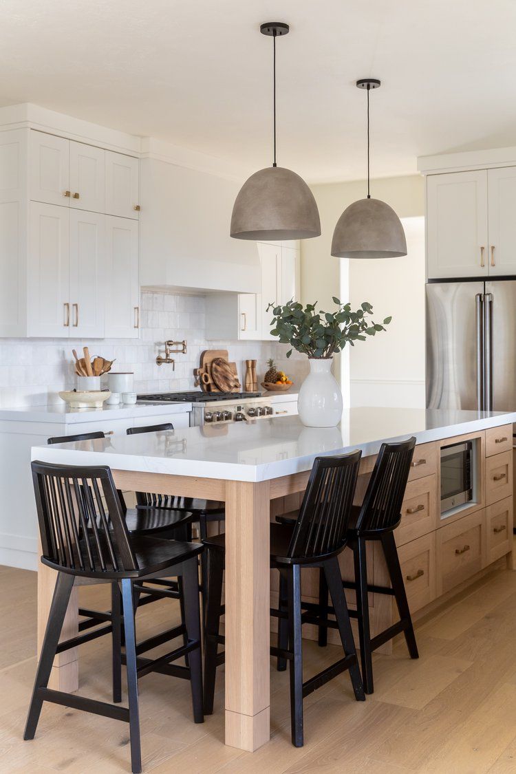 Enhance Your Kitchen’s Functionality with a Stylish Kitchen Island with Seating