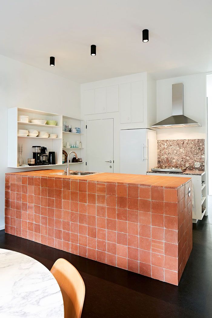 Exploring the Benefits of a Kitchen Island in Your Home