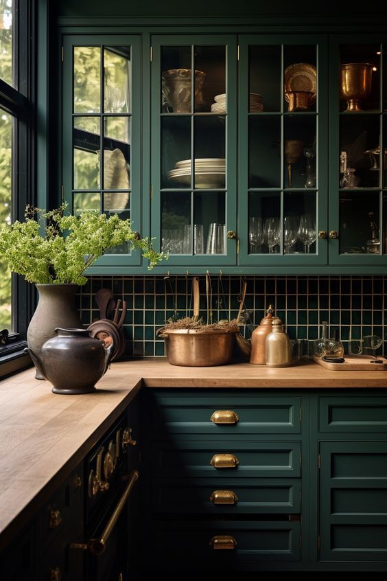 Going Green: The Stylish Appeal of Kitchen Cabinets in Emerald Hues