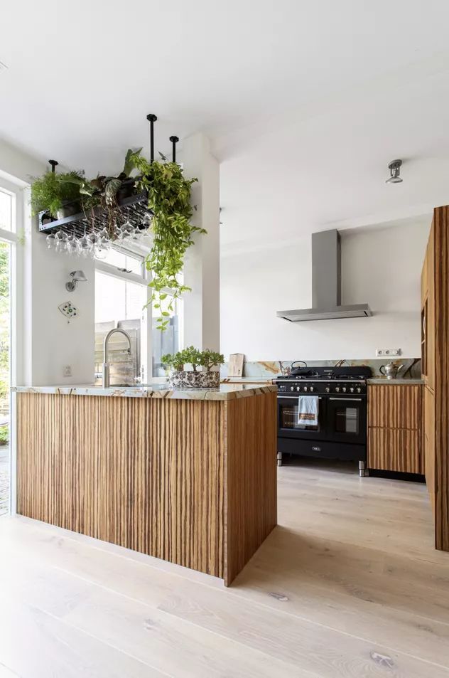 Maximizing Space: Small Kitchen with Island Ideas for Efficient and Stylish Cooking