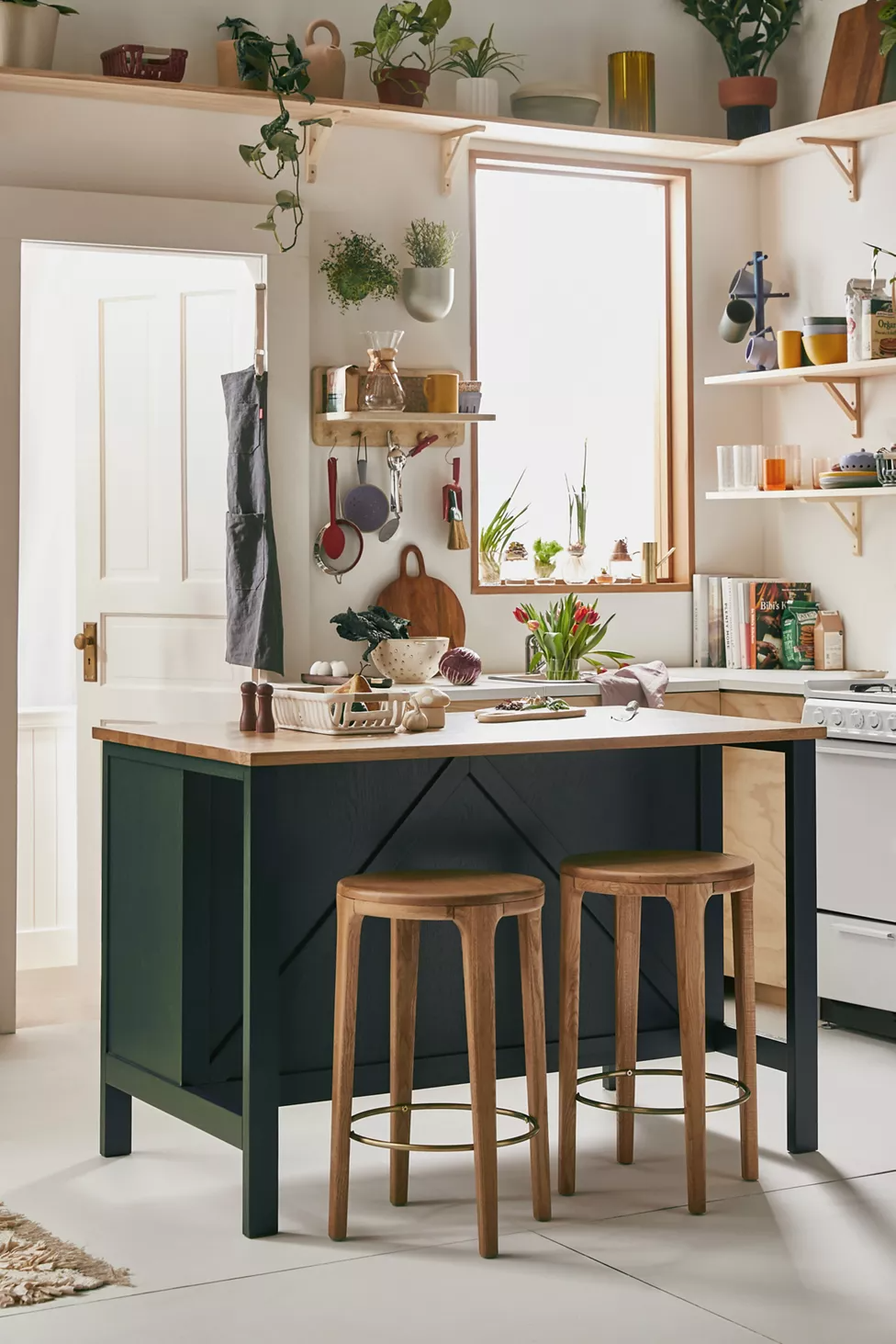 Maximizing Space: The Benefits of a Small Kitchen Island