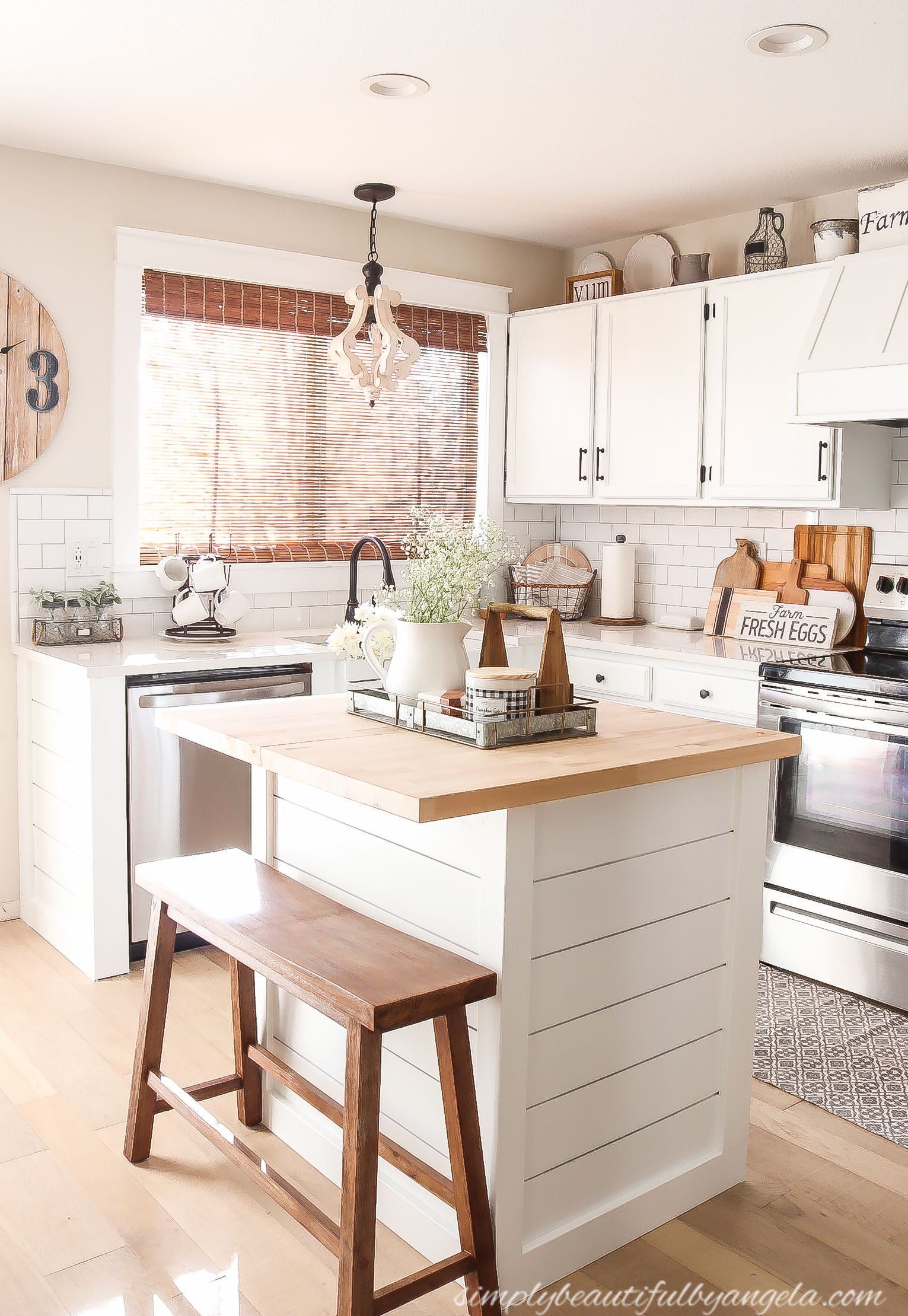 Maximizing Space: The Benefits of a Small Kitchen with Island