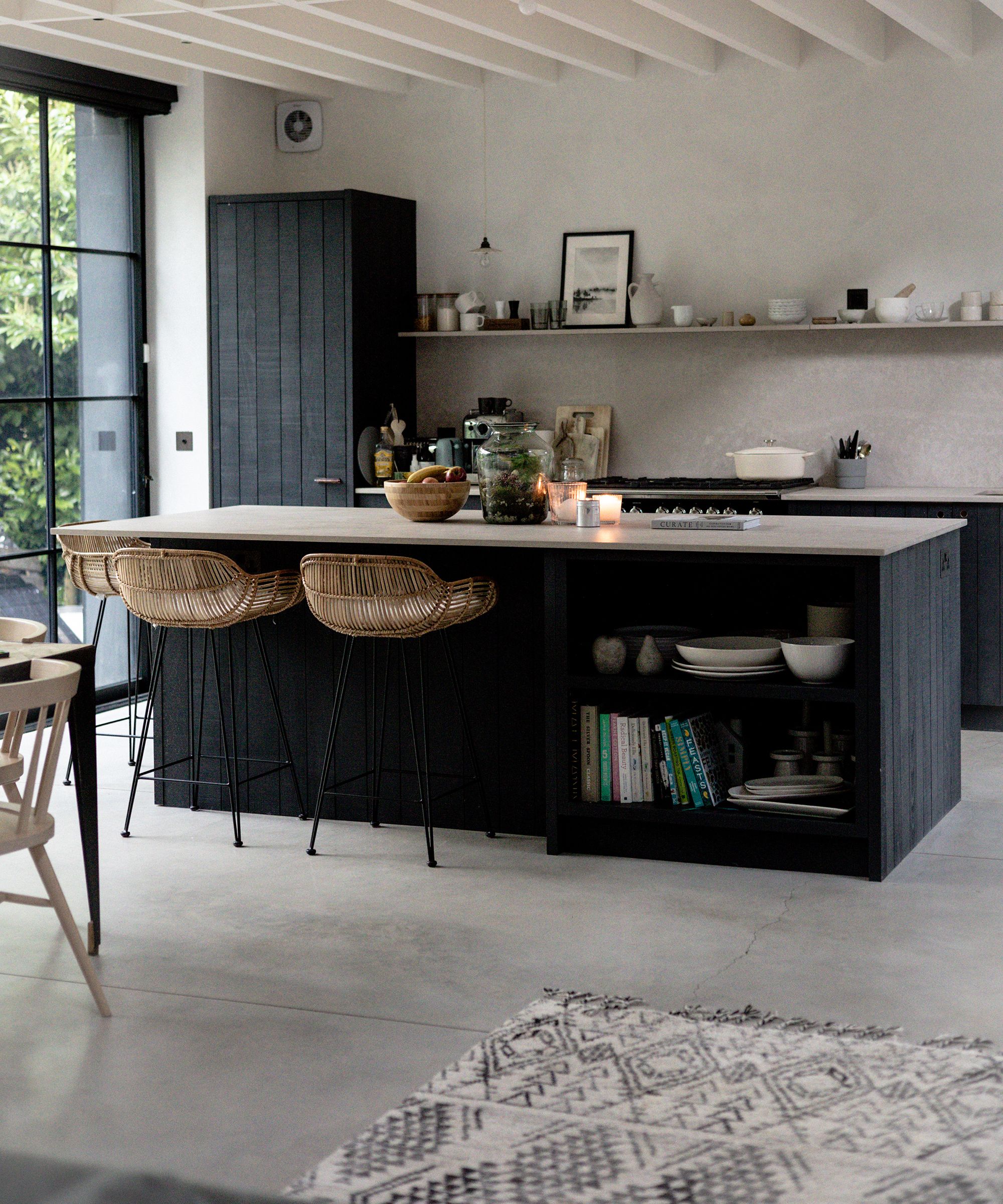 Maximizing Space and Efficiency: The Benefits of Kitchen Islands with Seating