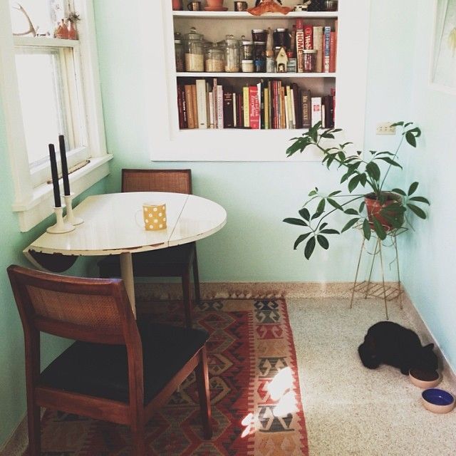 Maximizing Space with a Small Kitchen Table: Tips and Tricks for Compact Dining