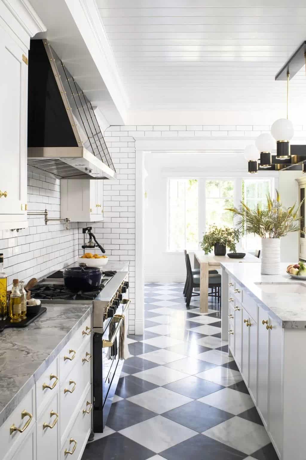 Monochrome Magic: Stunning Black and White Kitchen Ideas to Transform Your Space
