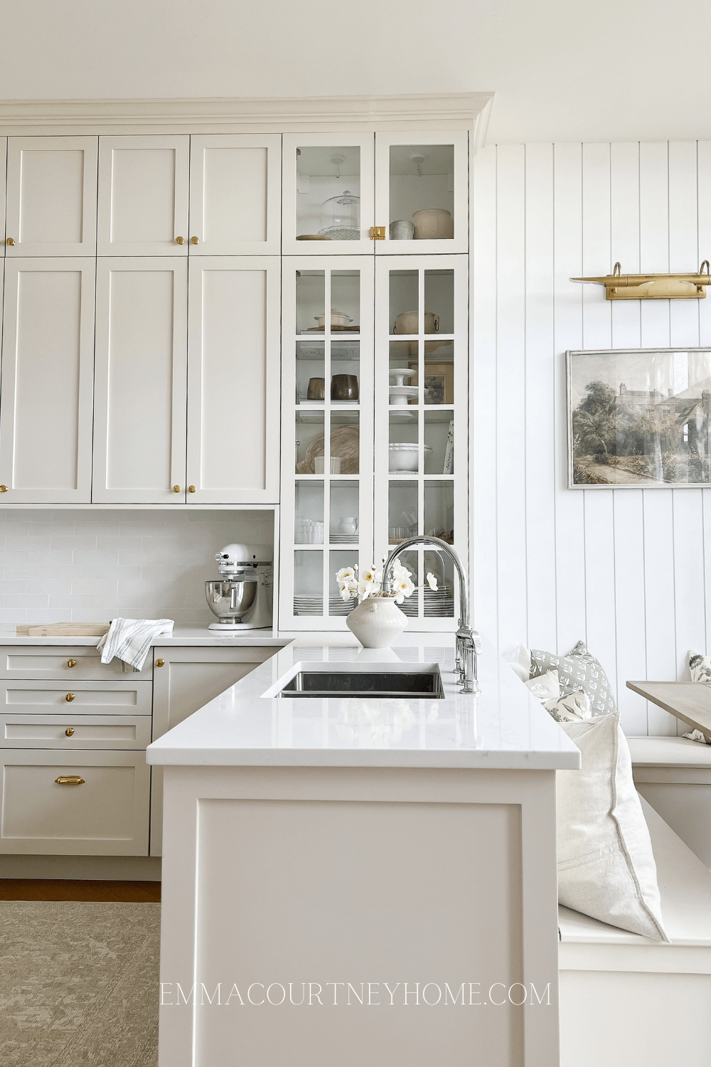 Neutral Haven: Timeless Kitchen Ideas for a Calm and Elegant Space