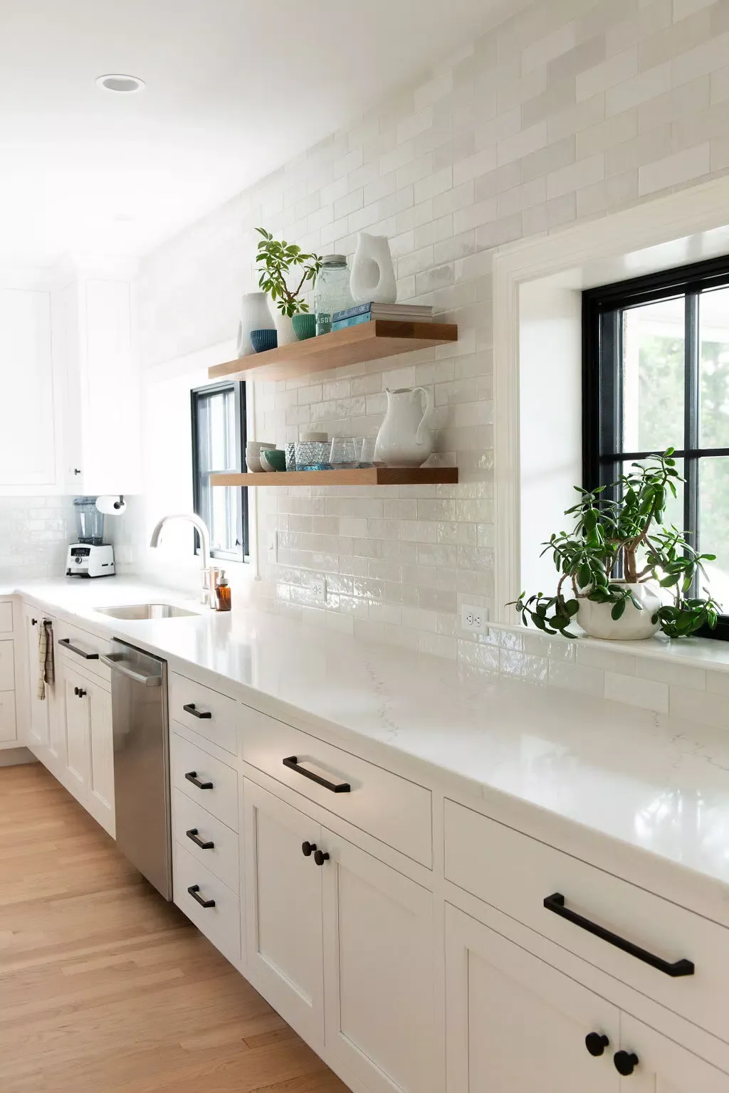 Serene Simplicity: Embracing the Elegance  of a White Kitchen