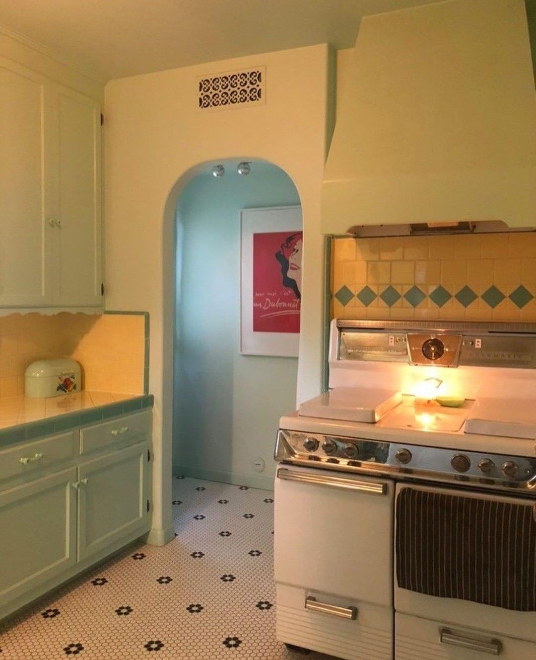 Step back in time with a charming vintage kitchen design