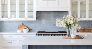 kitchen backsplash with white cabinets