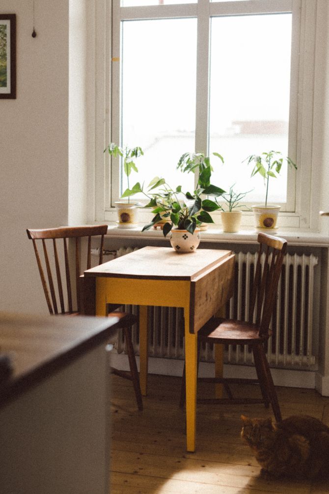 The Benefits of a Small Kitchen Table: Making the Most of Limited Space