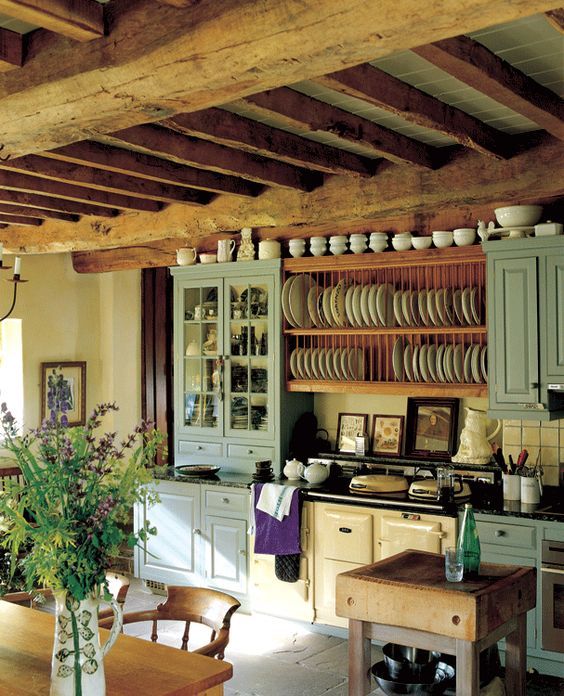 The Charm of a Farmhouse Kitchen: Rustic Elegance in the Heart of the Home