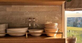 kitchen floating shelves