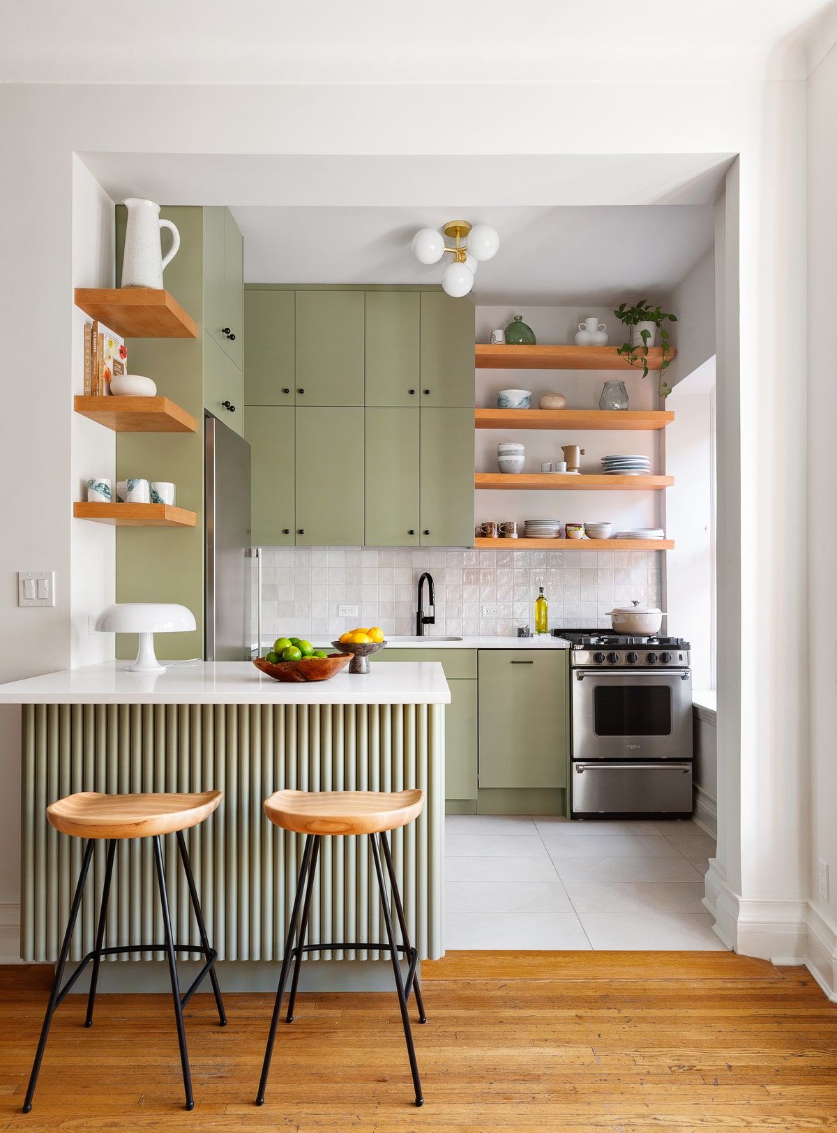 The Impact of Kitchen Colors on Your Mood and Appetite: A Guide to Choosing the Perfect Palette