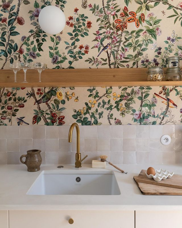 The Pros and Cons of Using Kitchen Wallpaper