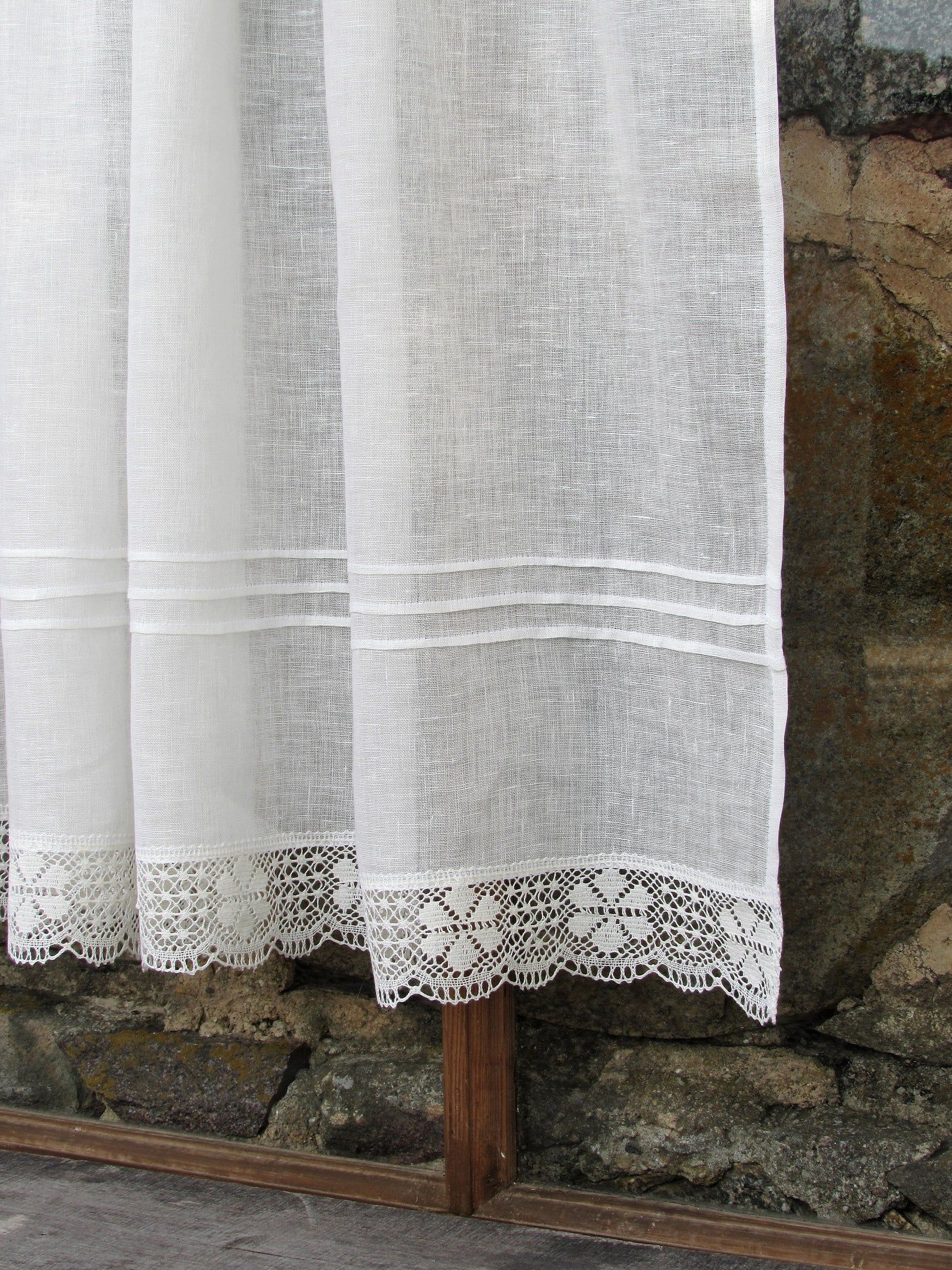 The Ultimate Guide to Choosing the Perfect Kitchen Curtains