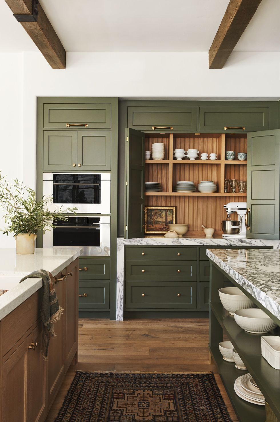 The Ultimate Guide to Kitchen Wall Cabinets: Organization, Style, and Space Optimization