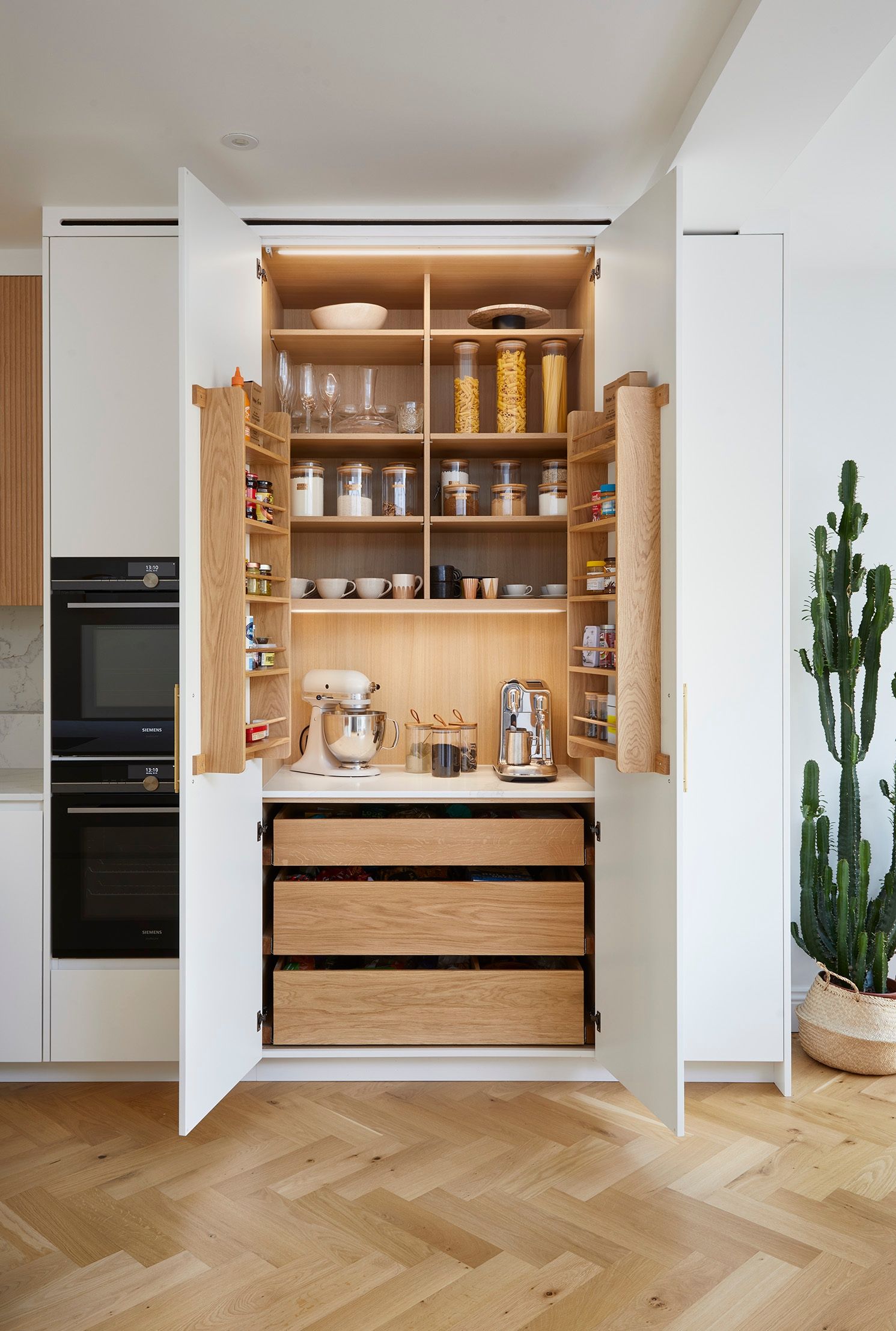 The Ultimate Guide to Organizing Your Kitchen Cupboards: Tips and Tricks for Efficiency