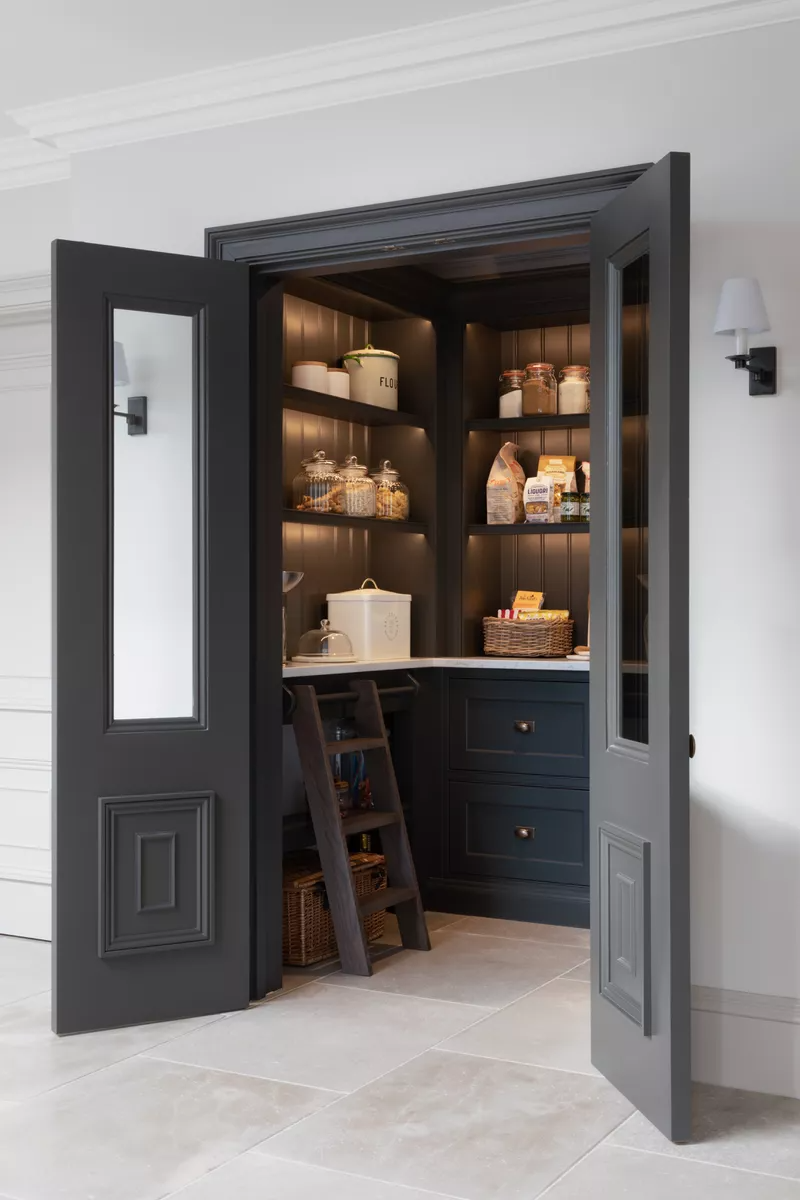 The Ultimate Guide to Organizing Your Kitchen Pantry: Tips and Tricks for a Functional Space