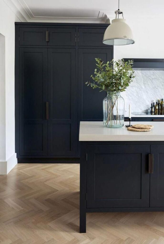 black kitchen cabinets