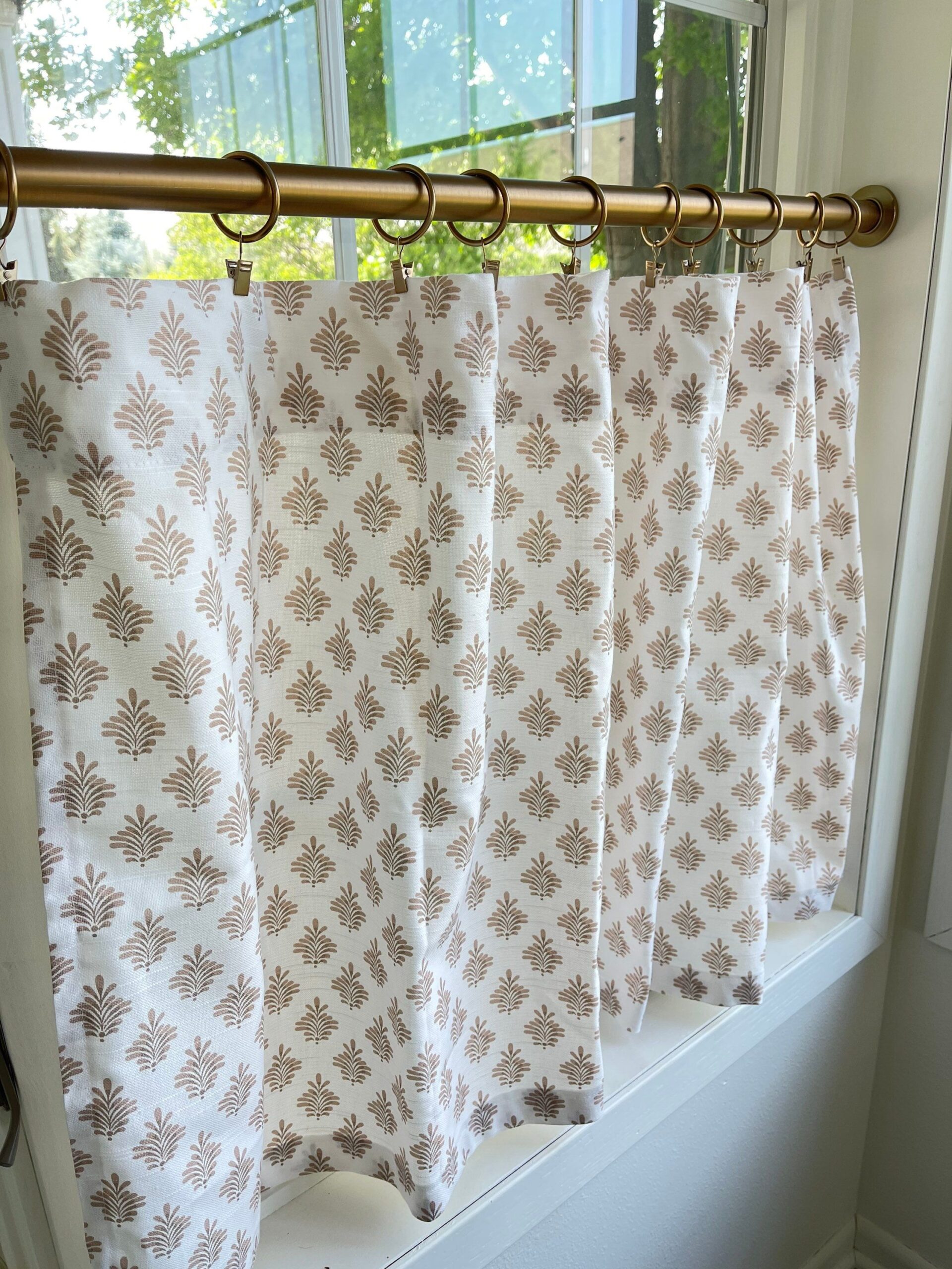 Transform Your Kitchen with Stylish and Functional Curtains