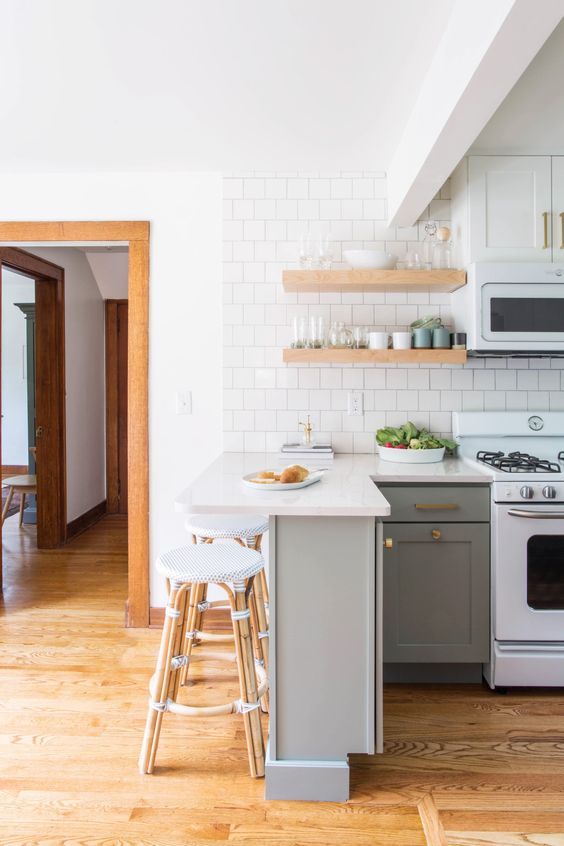 Transform Your Space with These Peninsula Kitchen Ideas