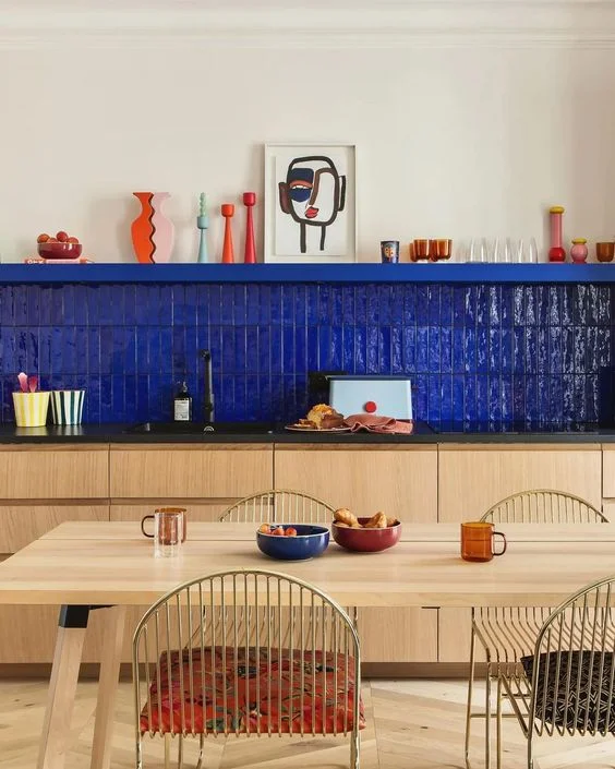 Blue-tiful and Bold: Stunning Kitchen Makeover Ideas Featuring Blue Tones