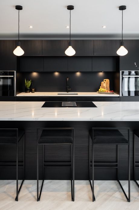 Monochrome Style Kitchen | Classic Combination Black and White .