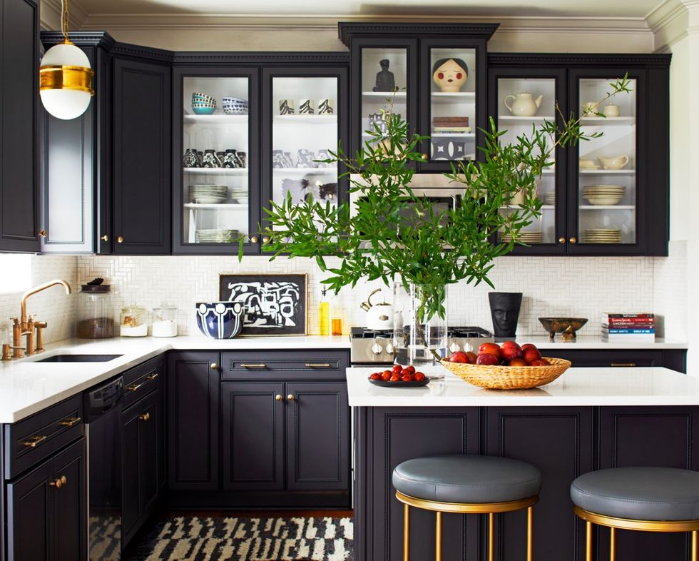 15 Beautiful Black and White Kitchens 20