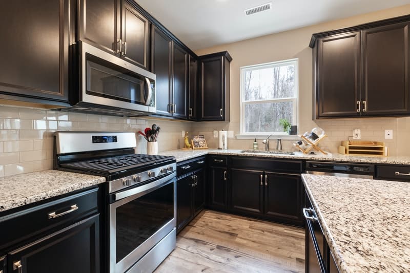 Black Kitchen Cabinets: Pros & Cons for Your Considerati