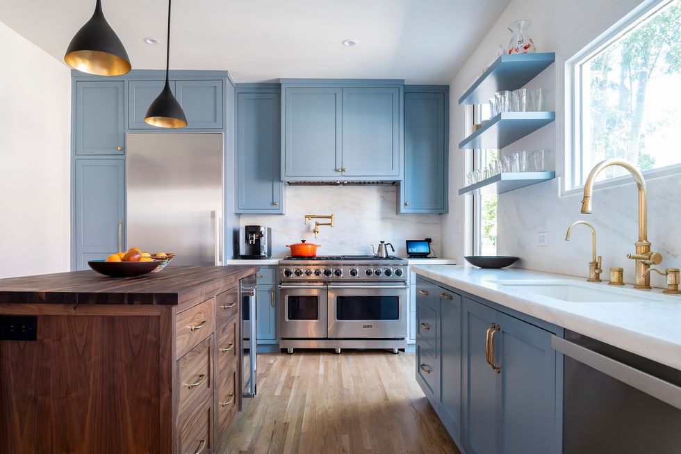 32 Blue Kitchen Cabinets That Make a Stateme