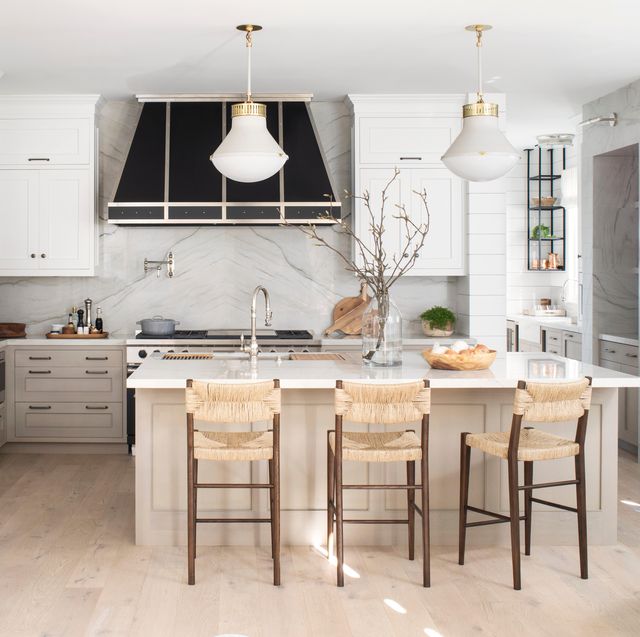 This Coastal Kitchen by Caren Rideau Features a Juice Bar and .