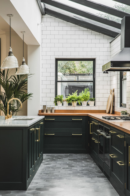 7 Reasons to Choose Dark Kitchen Units | Houzz