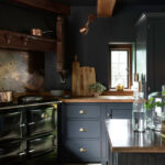 Why You Should Embrace the Dark Kitchen Trend | Wallsauce