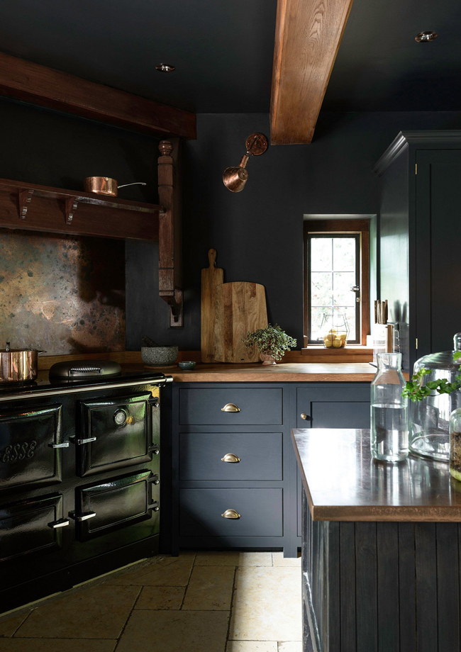 Why You Should Embrace the Dark Kitchen Trend | Wallsauce