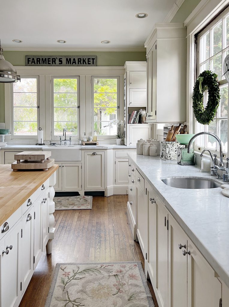 How to Decorate a Winter White Farmhouse Kitchen - MY 100 YEAR OLD .