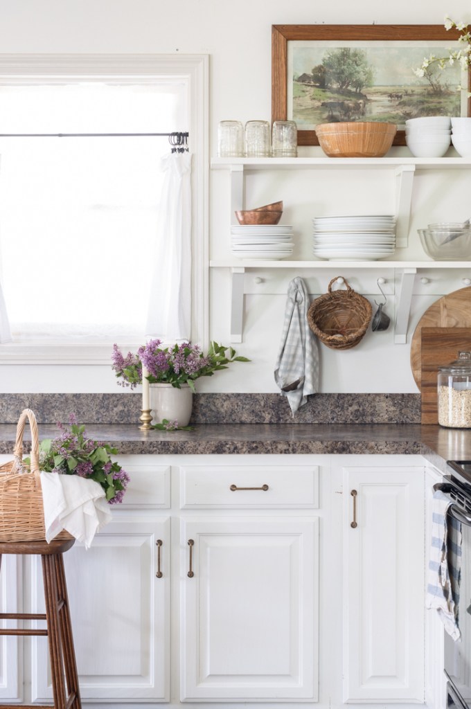 Simple & Functional European Farmhouse Style Kitchen Decor Ideas .