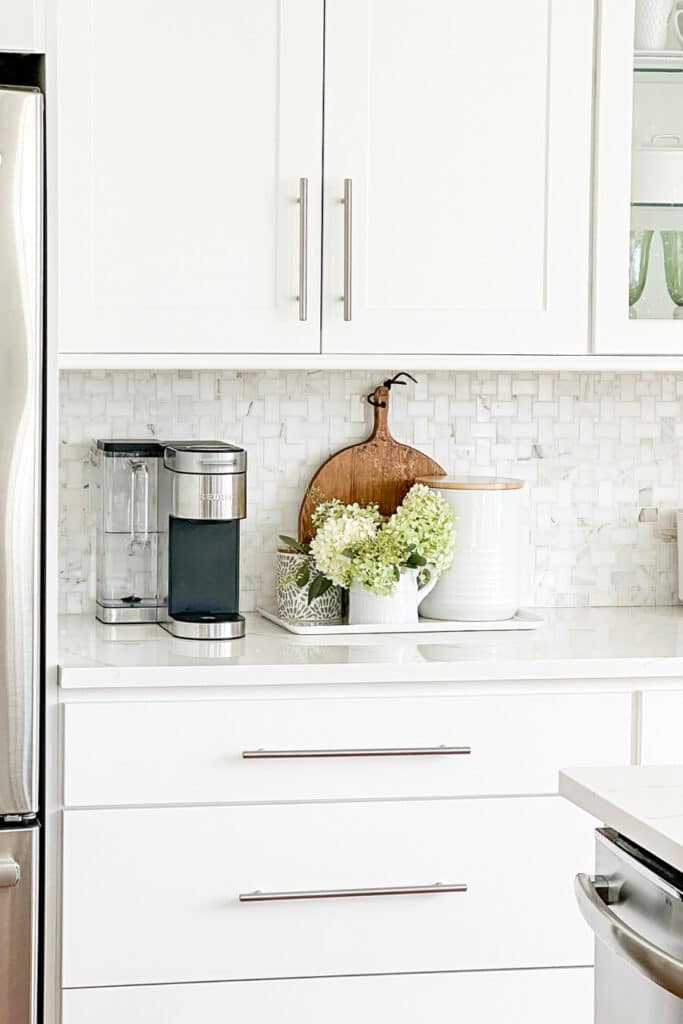 16 No-Fail Ideas For Decorating Kitchen Countertops - StoneGab